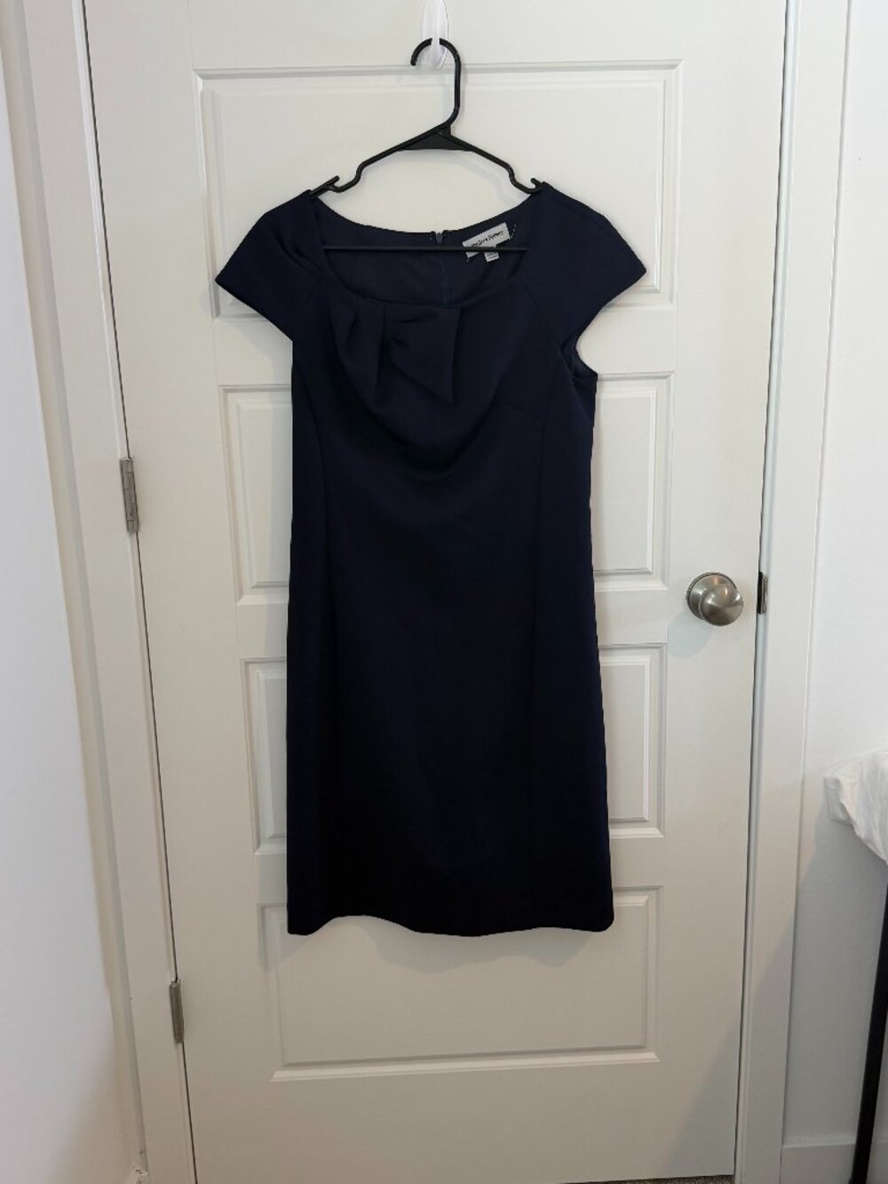 Shelby & Palmer Navy Bow Sheath Dress Size 6 Cap Sleeve Career Cocktail Midi